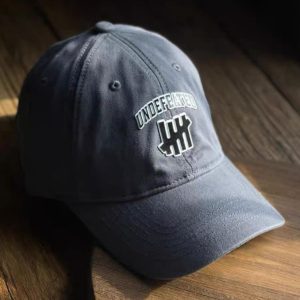 Бейсболка кепка чоловіча сірого кольору з логотипом Undefeated
